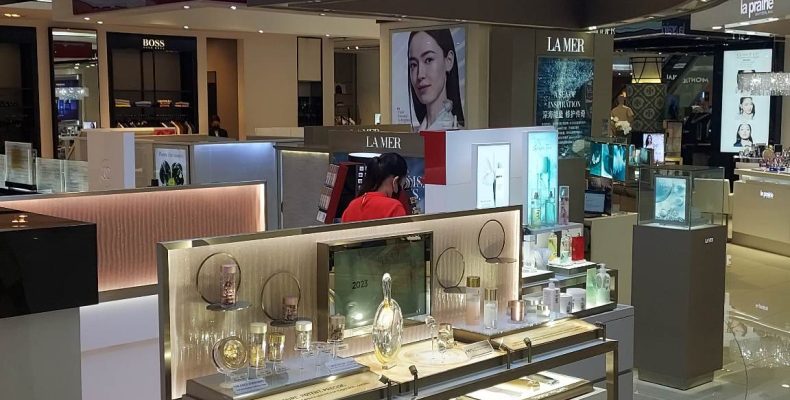 Elizabeth Arden counter canopy brand logo installation