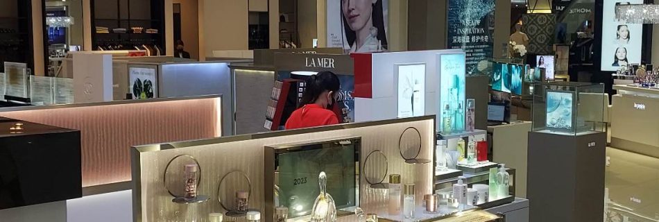 Elizabeth Arden counter canopy brand logo installation